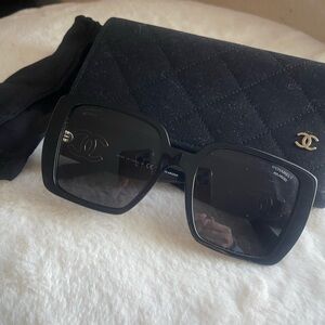 CHANEL Elegant Black Square Sunglasses